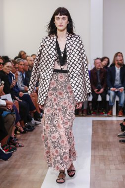 Emanuel Ungaro gösterisi