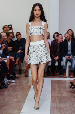 Emanuel Ungaro gösterisi