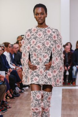 Emanuel Ungaro gösterisi