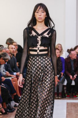 Emanuel Ungaro gösterisi