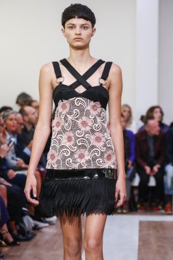 Emanuel Ungaro gösterisi