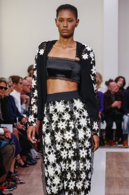 Emanuel Ungaro gösterisi