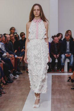 Emanuel Ungaro gösterisi