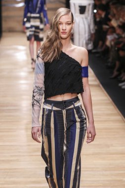 Guy Laroche gösterisi 