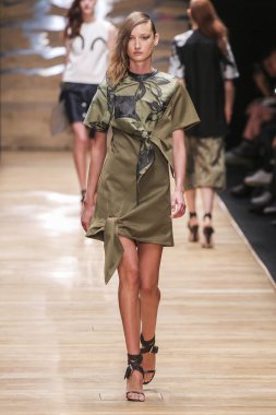 Guy Laroche gösterisi 