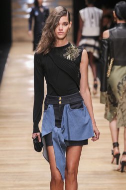 Guy Laroche gösterisi 