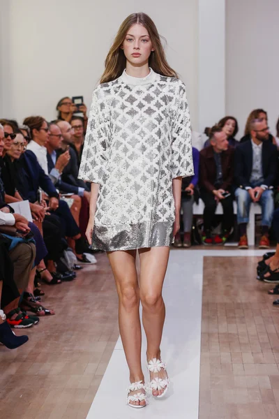 Emanuel Ungaro gösterisi