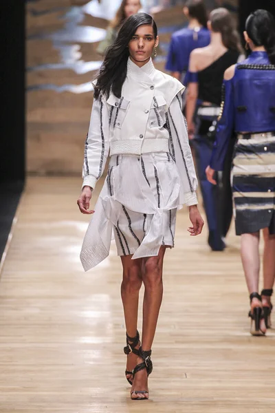 Guy Laroche gösterisi 