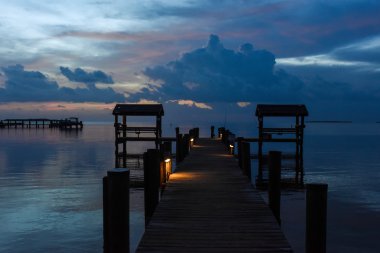 Günbatımı tropik sahil yeri 