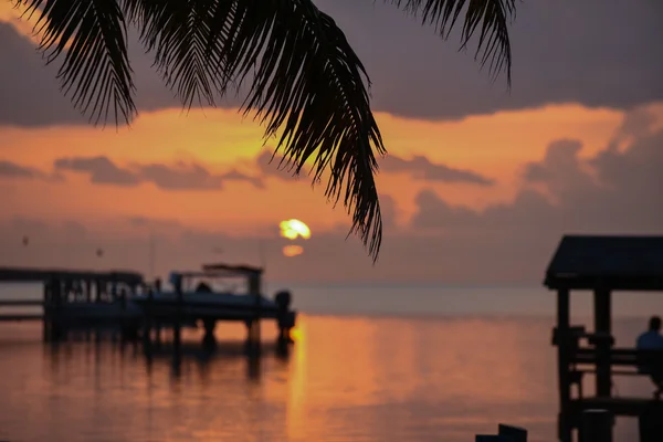 Solnedgång vid tropiska läge av Florida Keys — Stockfoto