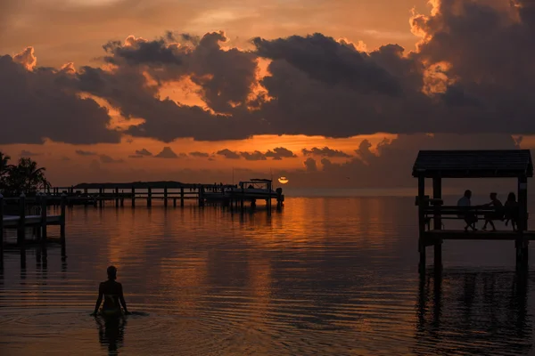 Sunset at tropical waterfront location — Stock Photo, Image