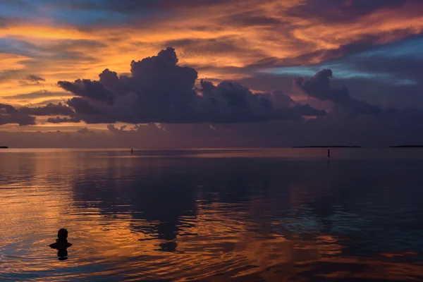 Sunset at tropical waterfront location — Stock Photo, Image