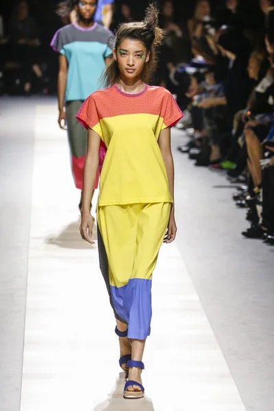 Issey Miyake show — Stock Photo, Image