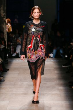 Rochas Paris Fashion Week kapsamında göster