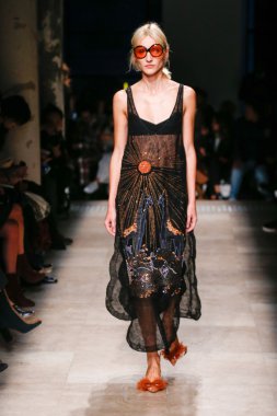 Rochas Paris Fashion Week kapsamında göster
