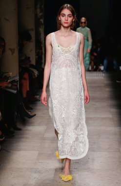 Rochas Paris Fashion Week kapsamında göster