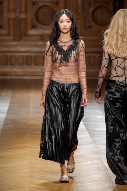 Sharon Wauchob show 