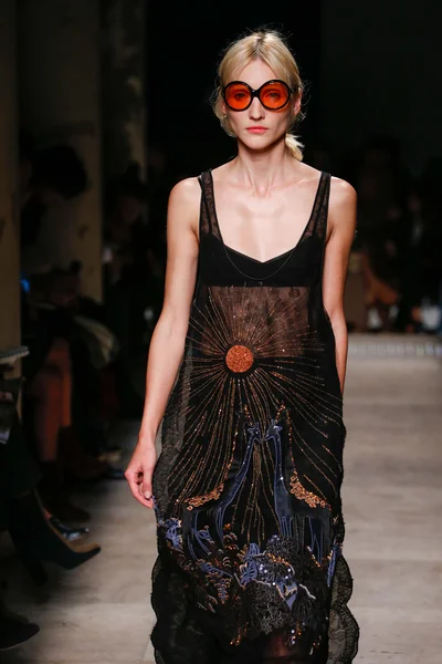 Rochas Paris Fashion Week kapsamında göster