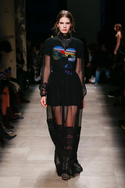 Rochas show im Rahmen der Pariser Modewoche — Stockfoto