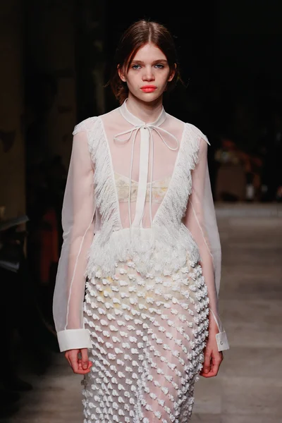 Rochas Paris Fashion Week kapsamında göster