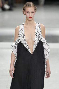 Paris Moda Haftası kapsamında Çağlayan gösterisi