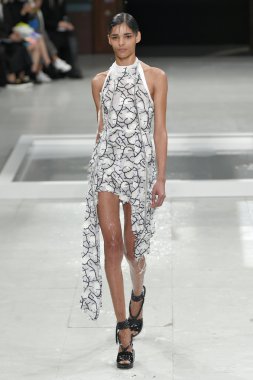 Paris Moda Haftası kapsamında Çağlayan gösterisi