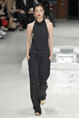 Paris Moda Haftası kapsamında Çağlayan gösterisi