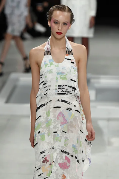 Chalayan show as part of the Paris Fashion Week — Stock Photo, Image