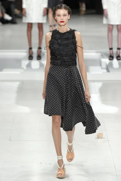 Chalayan show som en del av Paris Fashion Week — Stockfoto