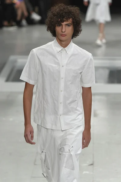 Chalayan show as part of the Paris Fashion Week — Stock Photo, Image