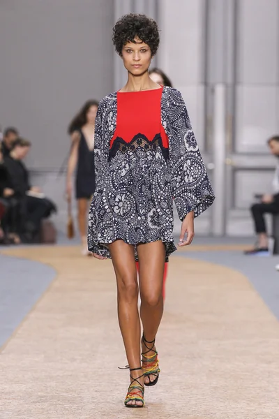 Chloe show as part of the Paris Fashion Week — Stock Photo, Image