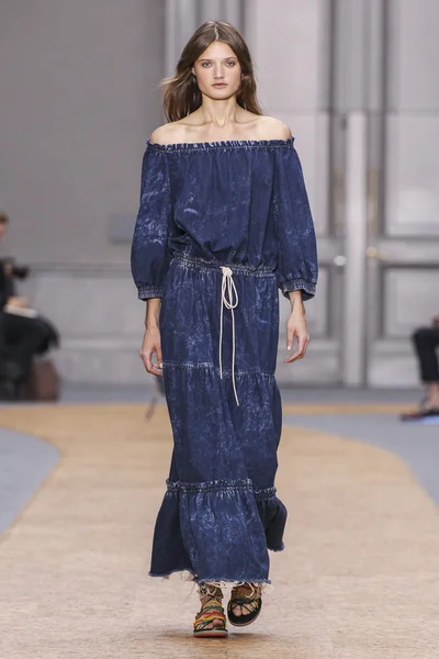 Chloe show as part of the Paris Fashion Week — Stock Photo, Image