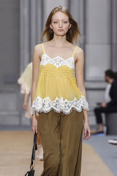 Chloe show nell'ambito della Settimana della Moda di Parigi — Foto Stock