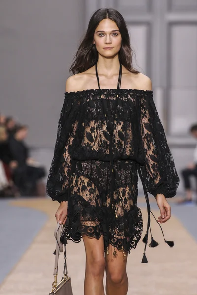 Chloe show nell'ambito della Settimana della Moda di Parigi — Foto Stock