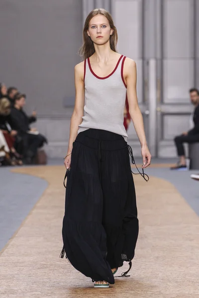 Chloe show as part of the Paris Fashion Week — Stock Photo, Image