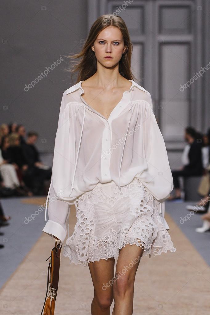 Espectáculo de Chloe como parte de Semana de la Moda de París — de stock © fashionstock