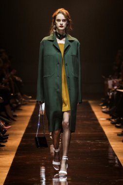 Paris Moda Haftası Womenswear İlkbahar / Yaz bir parçası olarak Nina Ricci gösterisi