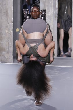 Rick Owens gösterisi