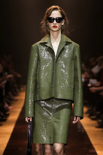 Nina Ricci mostra como parte do Paris Fashion Week Moda Feminina Primavera / Verão — Fotografia de Stock