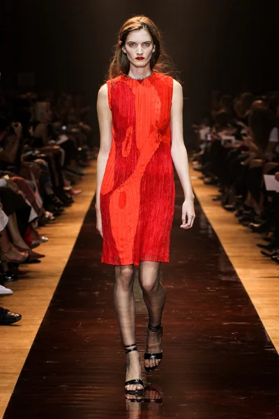Nina Ricci show w ramach paryskiego Fashion Week Womenswear wiosna/lato — Zdjęcie stockowe