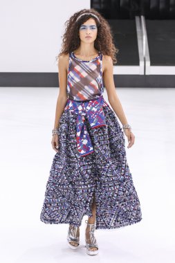 Chanel gösterisi olarak Paris moda haftası 