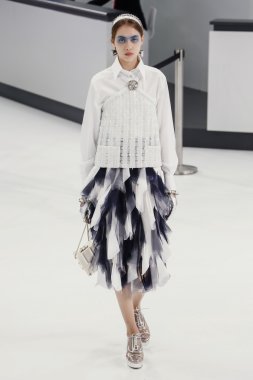Chanel gösterisi olarak Paris moda haftası 