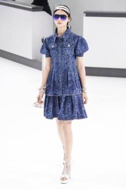 Chanel gösterisi olarak Paris moda haftası 