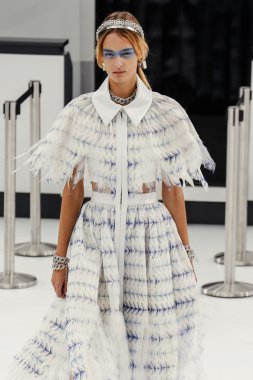 Chanel gösterisi olarak Paris moda haftası 