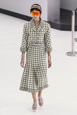 Chanel gösterisi olarak Paris moda haftası 