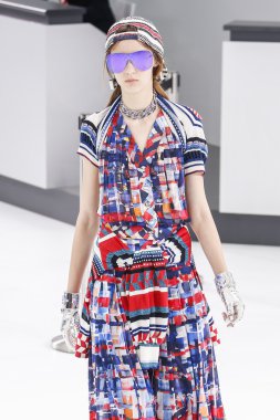 Chanel gösterisi olarak Paris moda haftası 