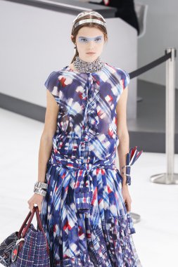 Chanel gösterisi olarak Paris moda haftası 