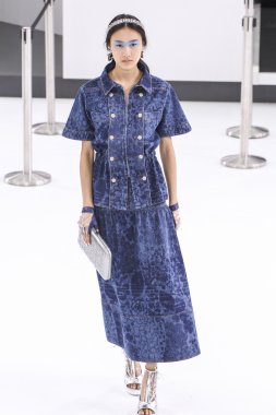 Chanel gösterisi olarak Paris moda haftası 