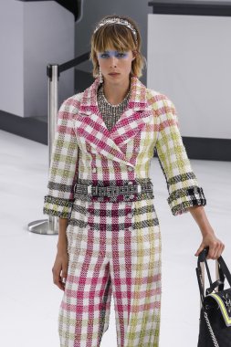 Chanel gösterisi olarak Paris moda haftası 