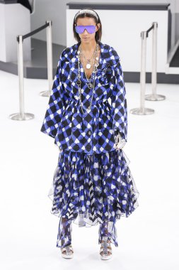 Chanel gösterisi olarak Paris moda haftası 